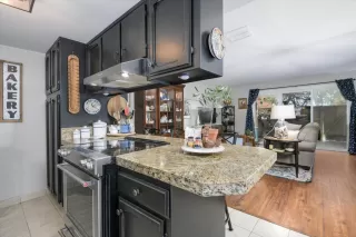 Photo #6: 224132983 Listing