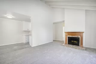 Photo #6: 224152592 Listing