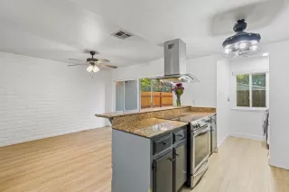 Photo #3: 225000096 Listing