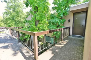 Photo #2: 225003511 Listing