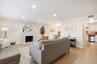 Photo #3: 225004938 Listing 