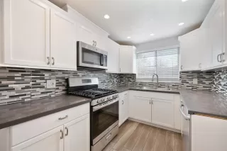 Photo #2: 225007226 Listing