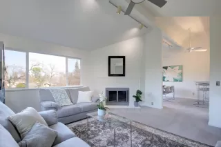 Photo #6: 225009177 Listing