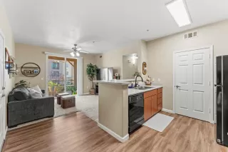 Photo #4: 225009592 Listing