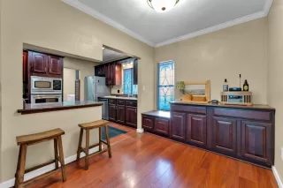 Photo #1: 225009836 Listing 