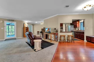 Photo #3: 225009836 Listing 