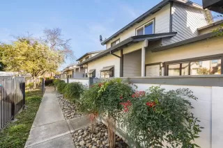 Photo #2: 225010490 Listing