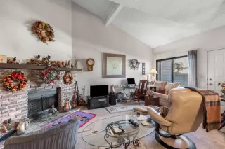 Photo #4: 225010490 Listing