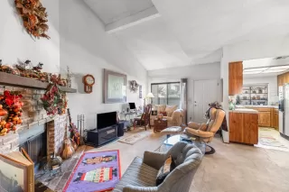 Photo #5: 225010490 Listing