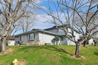 Photo #1: 225010884 Listing