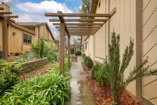 Photo #4: 225012105 Listing 