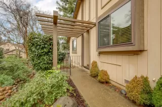 Photo #5: 225012105 Listing 