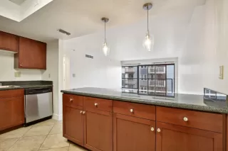 Photo #2: 225012189 Listing