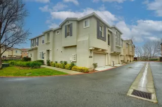 Photo #2: 225012464 Listing