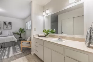 Photo #6: 225013431 Listing