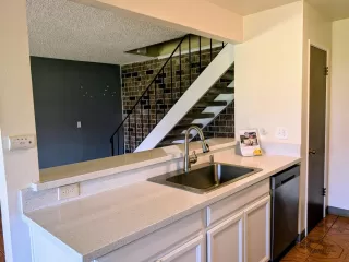 Photo #2: 225013987 Listing