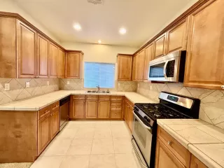 Photo #3: 225014571 Listing