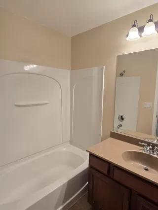 Photo #4: 225015600 Listing