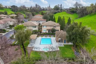 Photo #1: 225015627 Listing