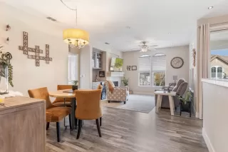 Photo #2: 225015627 Listing