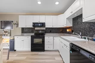 Photo #4: 225015670 Listing