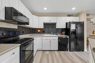 Photo #5: 225015670 Listing