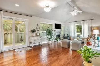 Photo #3: 225016564 Listing