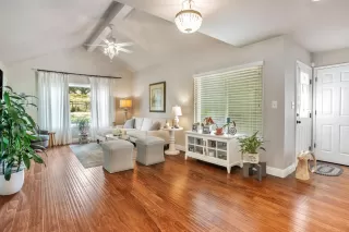 Photo #4: 225016564 Listing