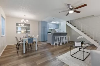 Photo #2: 225017957 Listing