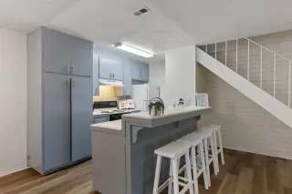 Photo #5: 225017957 Listing