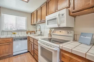 Photo #3: 225018194 Listing 