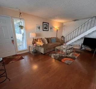 Photo #3: 225018406 Listing