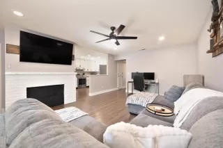 Photo #2: 225018741 Listing