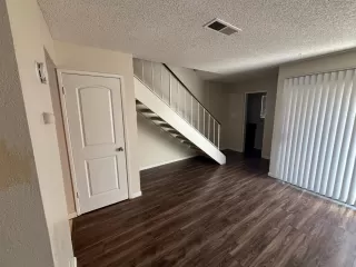 Photo #4: 225021456 Listing