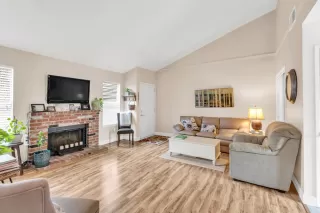 Photo #1: 225022137 Listing 