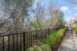 Photo #3: 225022305 Listing 