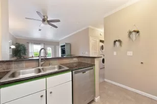 Photo #6: 225025030 Listing 