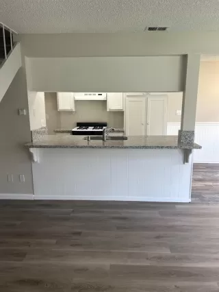 Photo #5: 225025597 Listing