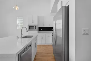 Photo #2: 225025682 Listing 