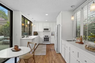 Photo #5: 225025778 Listing 