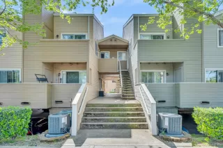 Browse active condo listings in AMHERST PLACE