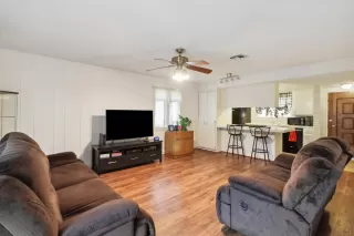 Photo #5: 225026441 Listing