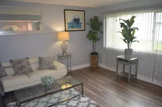 Photo #6: 225026571 Listing