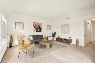 Photo #5: 225027327 Listing 