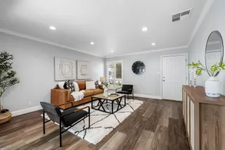 Photo #2: 225028752 Listing