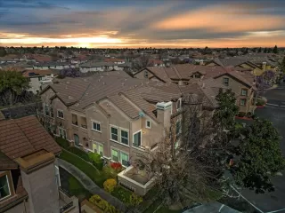 Photo #2: 225031005 Listing