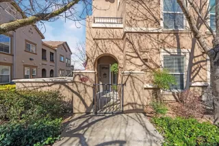 Photo #4: 225031005 Listing