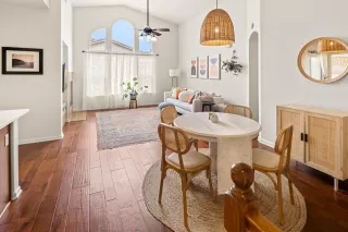 Photo #2: 225031612 Listing