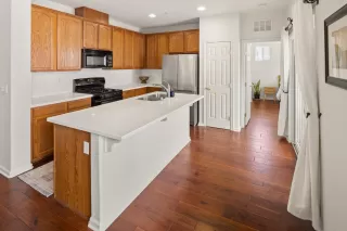 Photo #4: 225031612 Listing