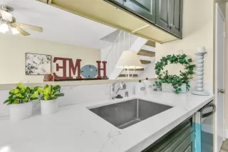 Photo #5: 225032766 Listing